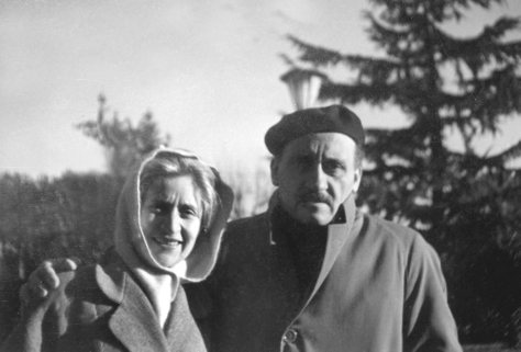Augusto Frassineti con la moglie Enrichetta  a Villa Borghese. Roma 1951